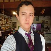 Profesor de ingles todos los niveles. Imparte clases grupales indivuduales y talleres de redaccion y teatro imprivisafo o no en ambos idiomas. Bilingue